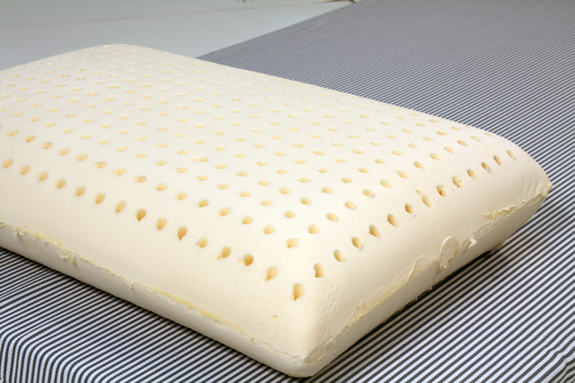 foam rubber bed pillows